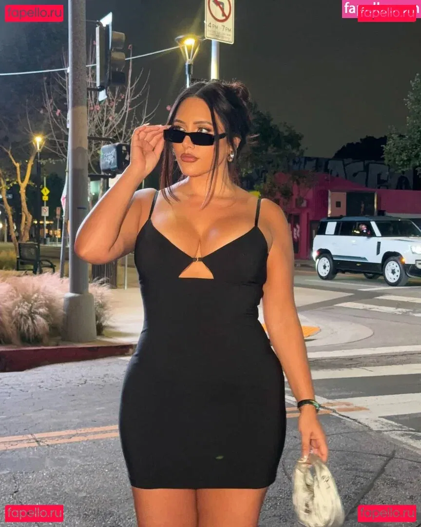 Yasmine MInovski Onlyfans Photo Gallery 