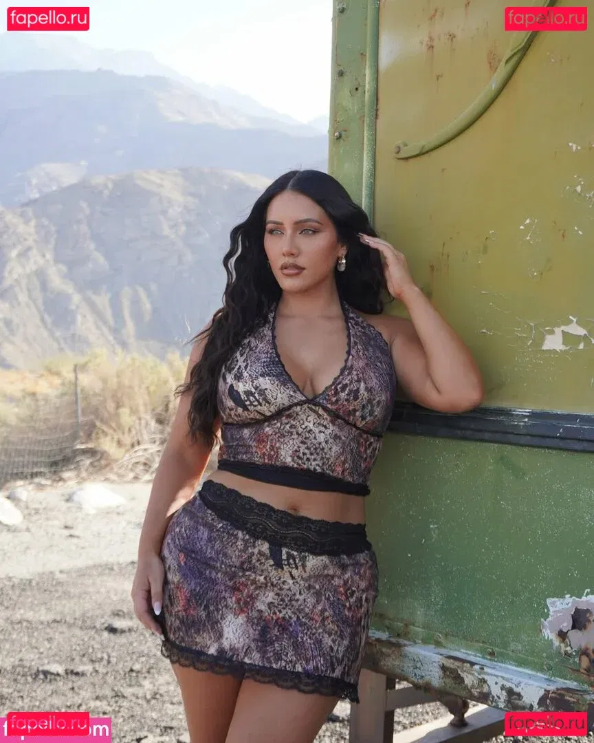 Yasmine MInovski Onlyfans Photo Gallery 