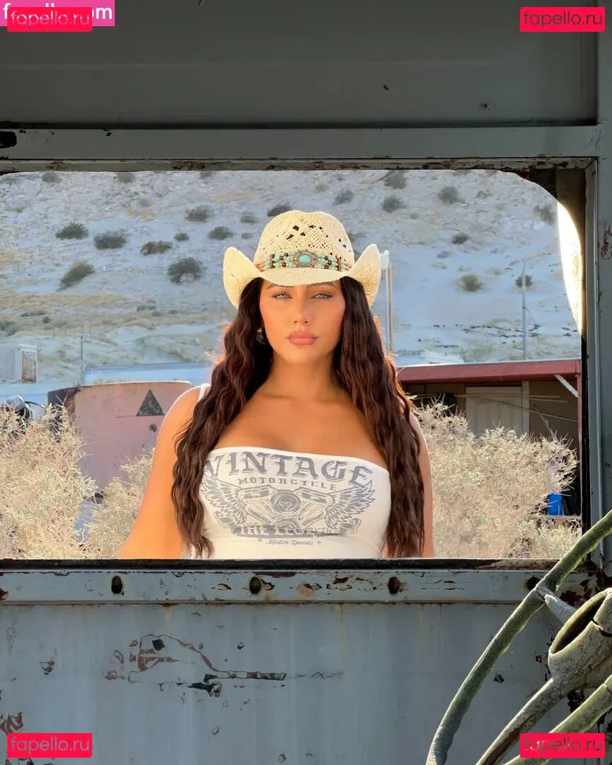 Yasmine MInovski Onlyfans Photo Gallery 