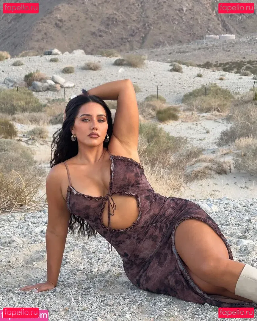 Yasmine MInovski Onlyfans Photo Gallery 