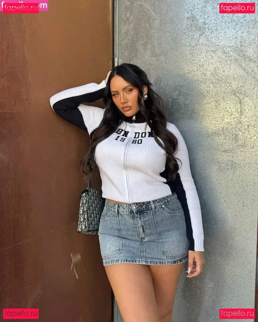 Yasmine MInovski Onlyfans Photo Gallery 