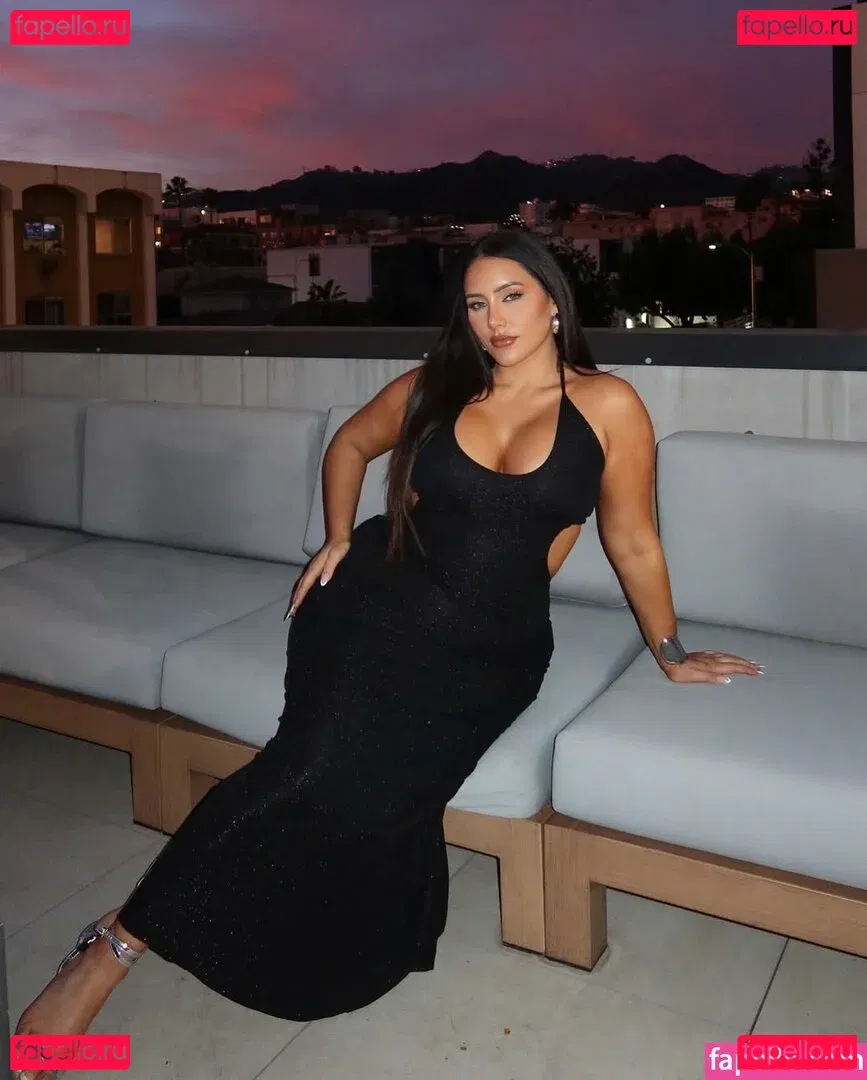 Yasmine MInovski Onlyfans Photo Gallery 