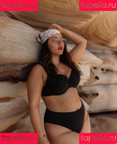 Yasmine MInovski Onlyfans Photo Gallery 