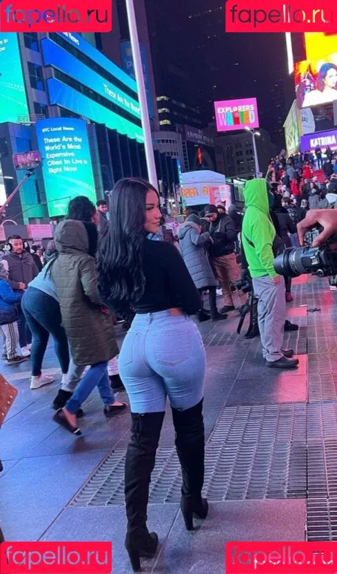 clauguzman Onlyfans Photo Gallery 