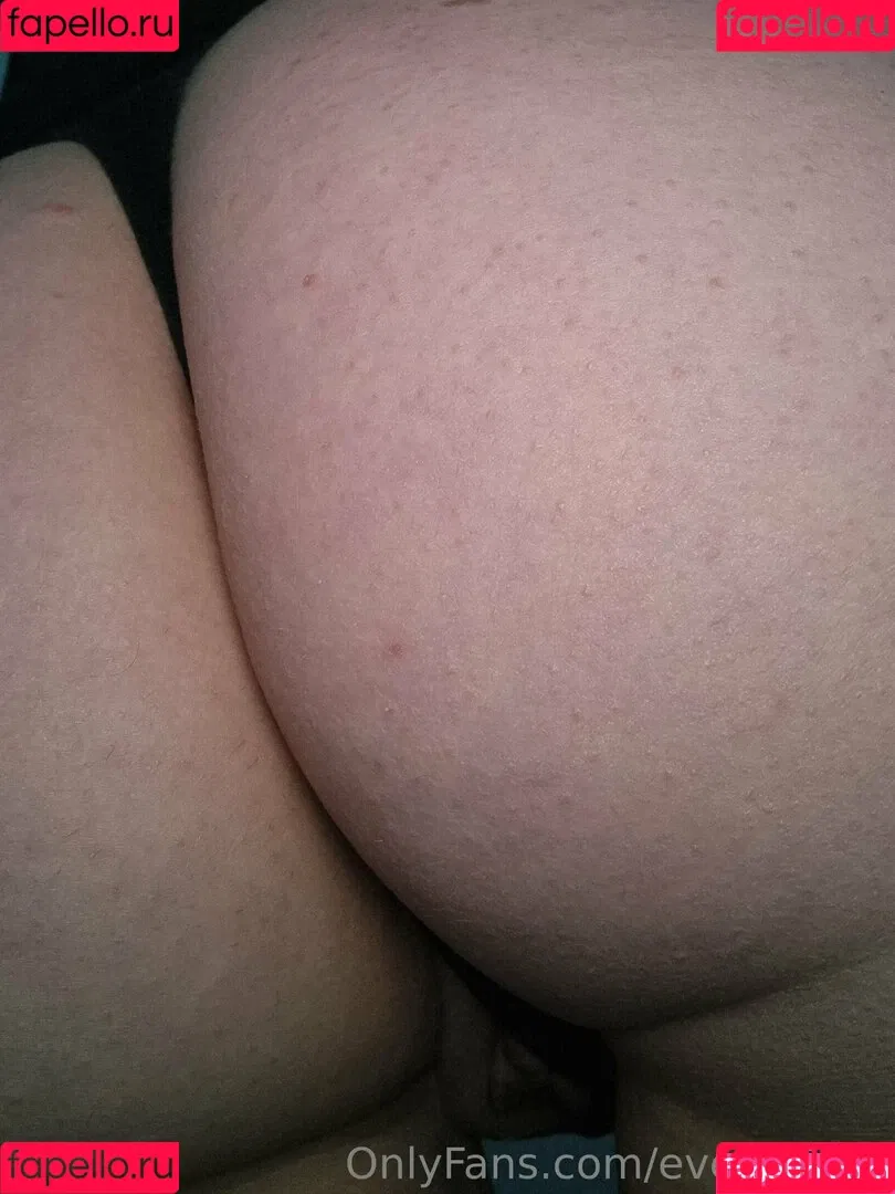 eve.official Onlyfans Photo Gallery 