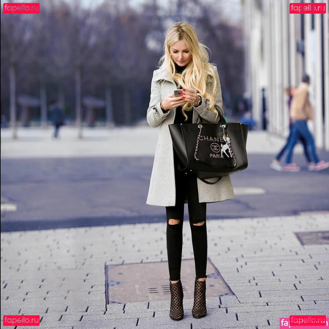 eve.official Onlyfans Photo Gallery 