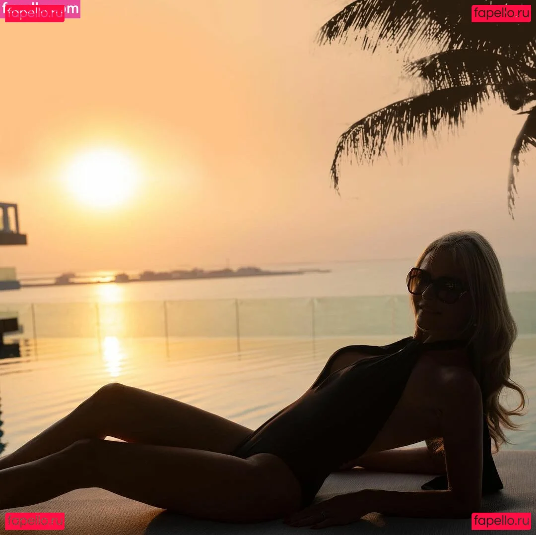 eve.official Onlyfans Photo Gallery 