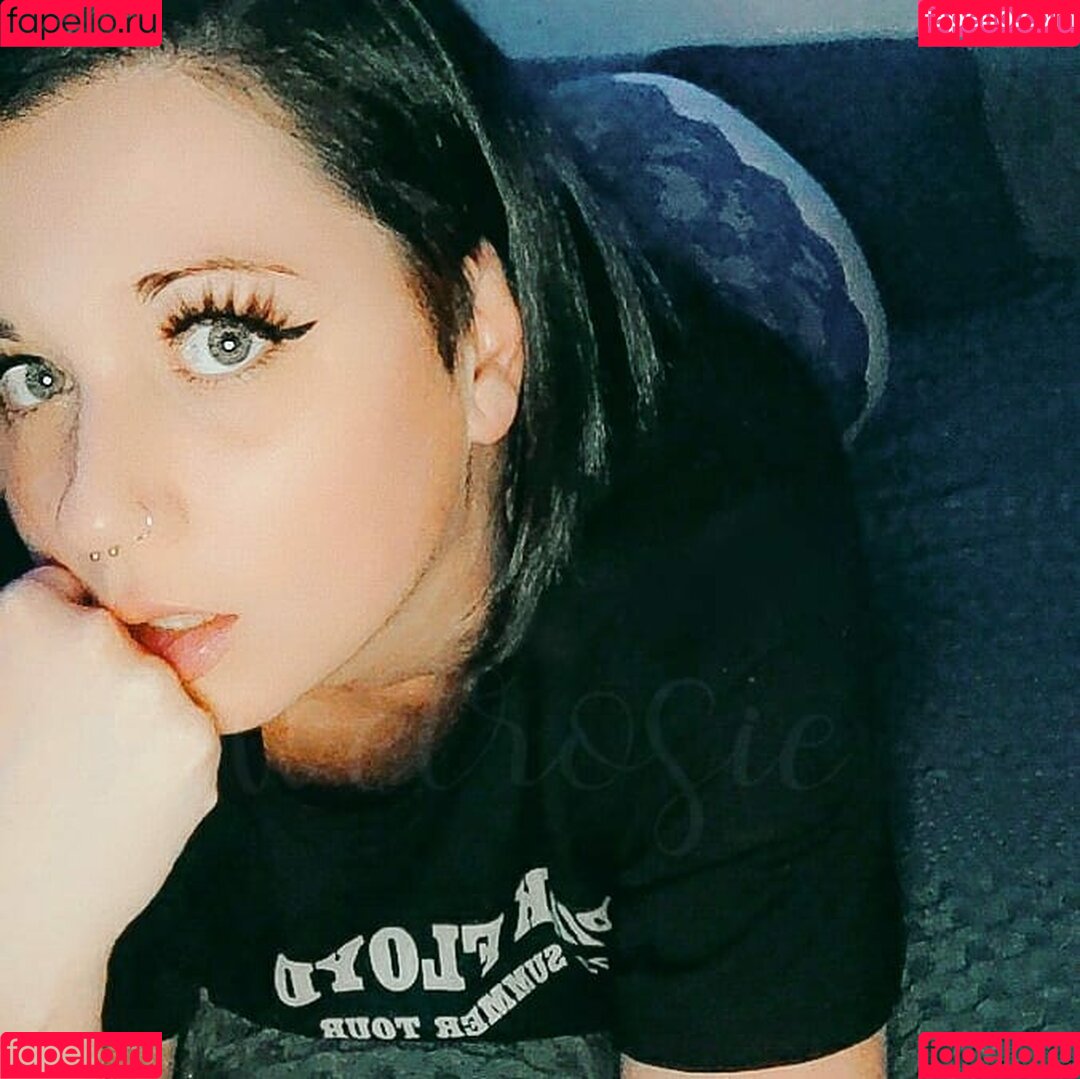 wetrosie Onlyfans Photo Gallery 