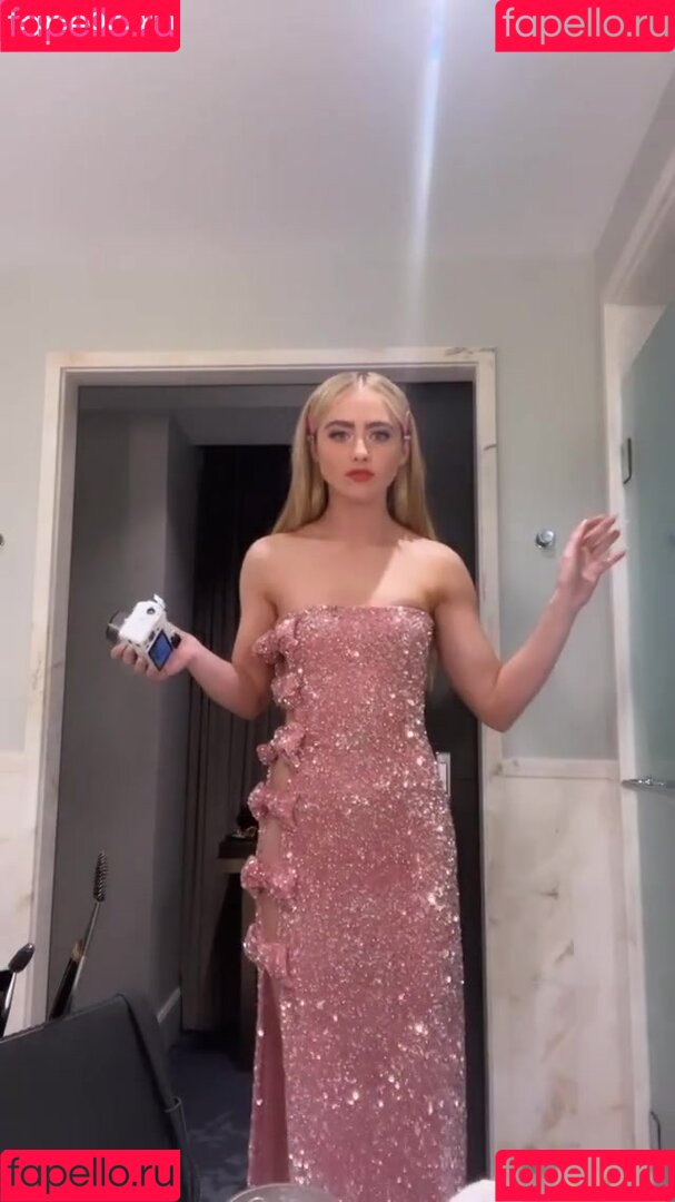 Kathryn Newton Onlyfans Photo Gallery 