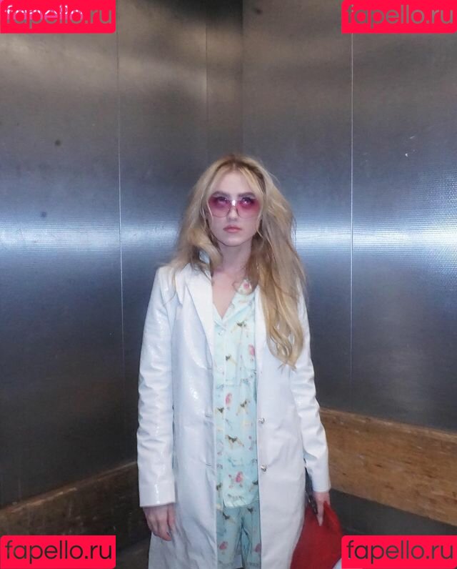 Kathryn Newton Onlyfans Photo Gallery 