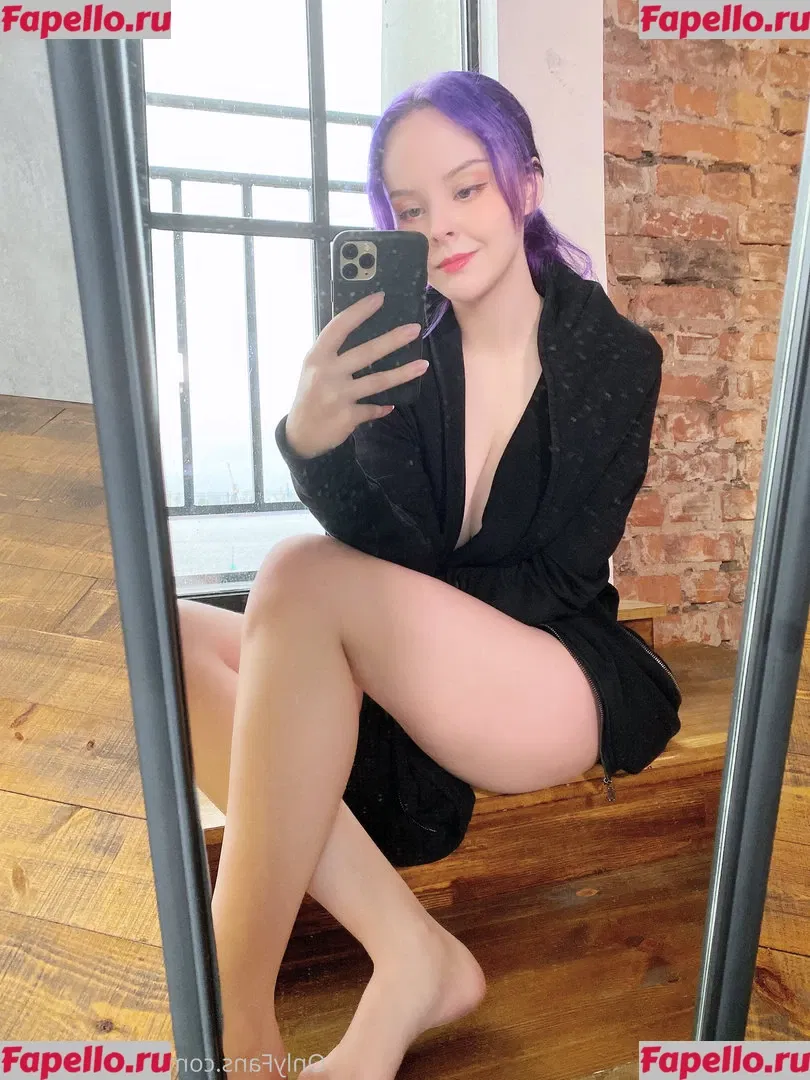 Helly Valentine Onlyfans Photo Gallery 
