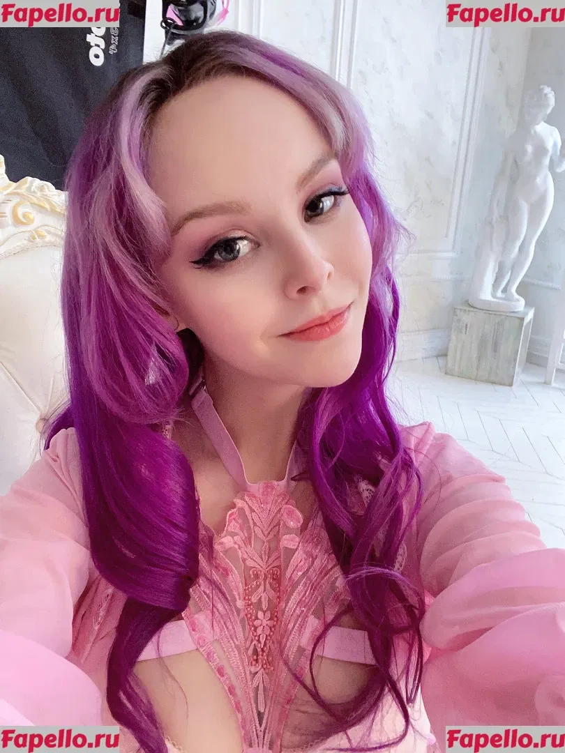 Helly Valentine Onlyfans Photo Gallery 