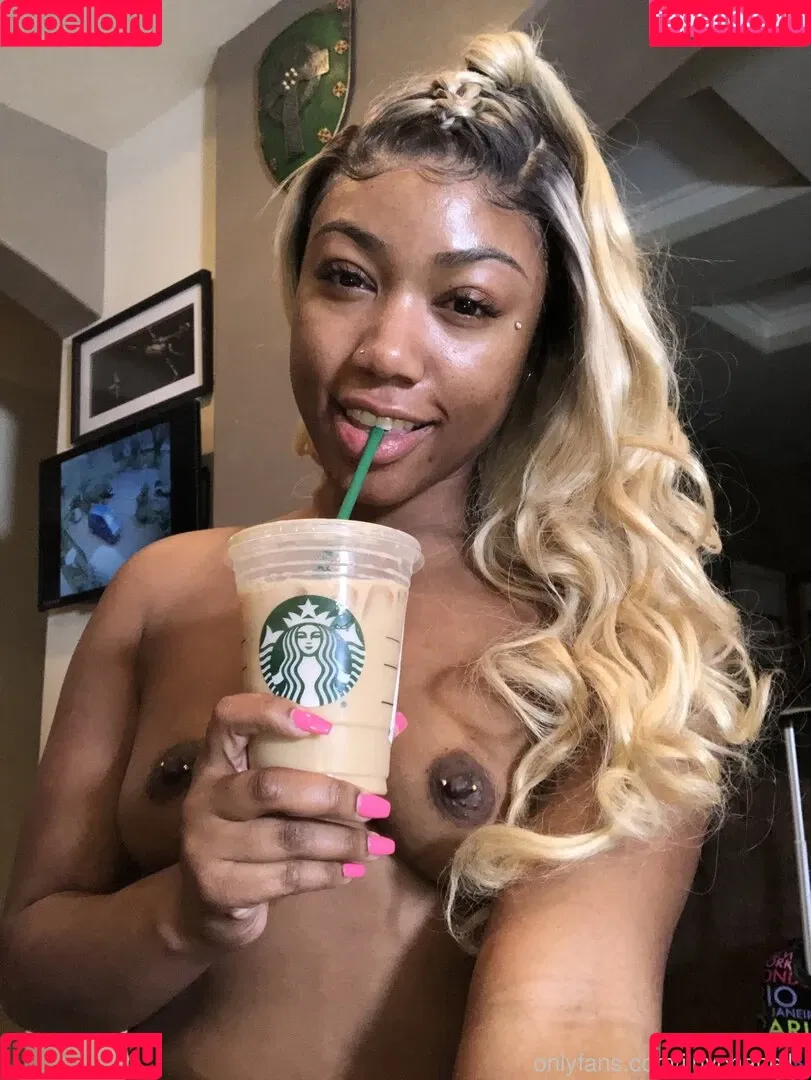 iluvchanell_ Onlyfans Photo Gallery 