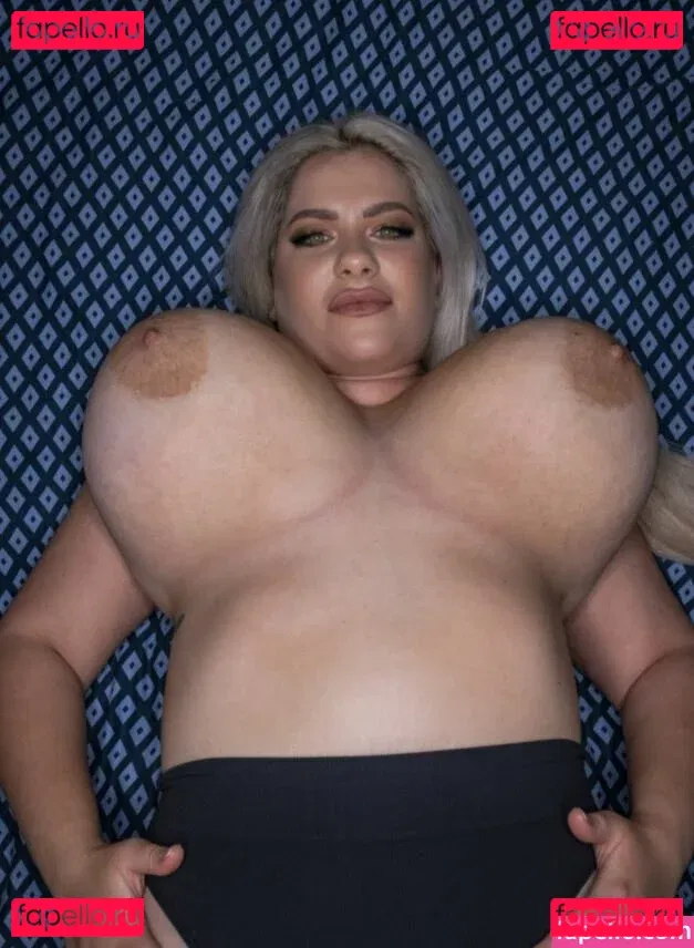 NinaPhoenix Onlyfans Photo Gallery 