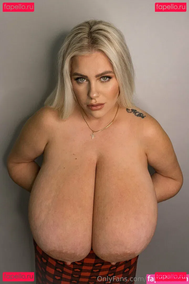 NinaPhoenix Onlyfans Photo Gallery 