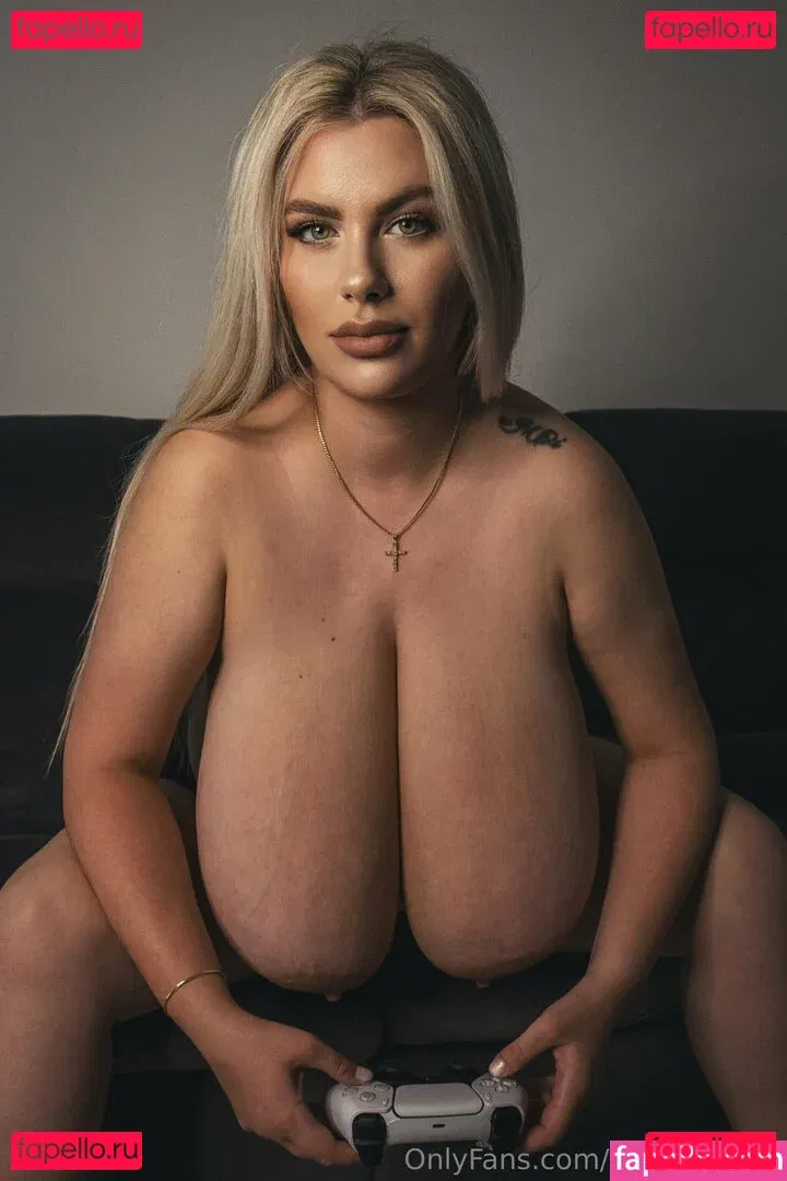 NinaPhoenix Onlyfans Photo Gallery 