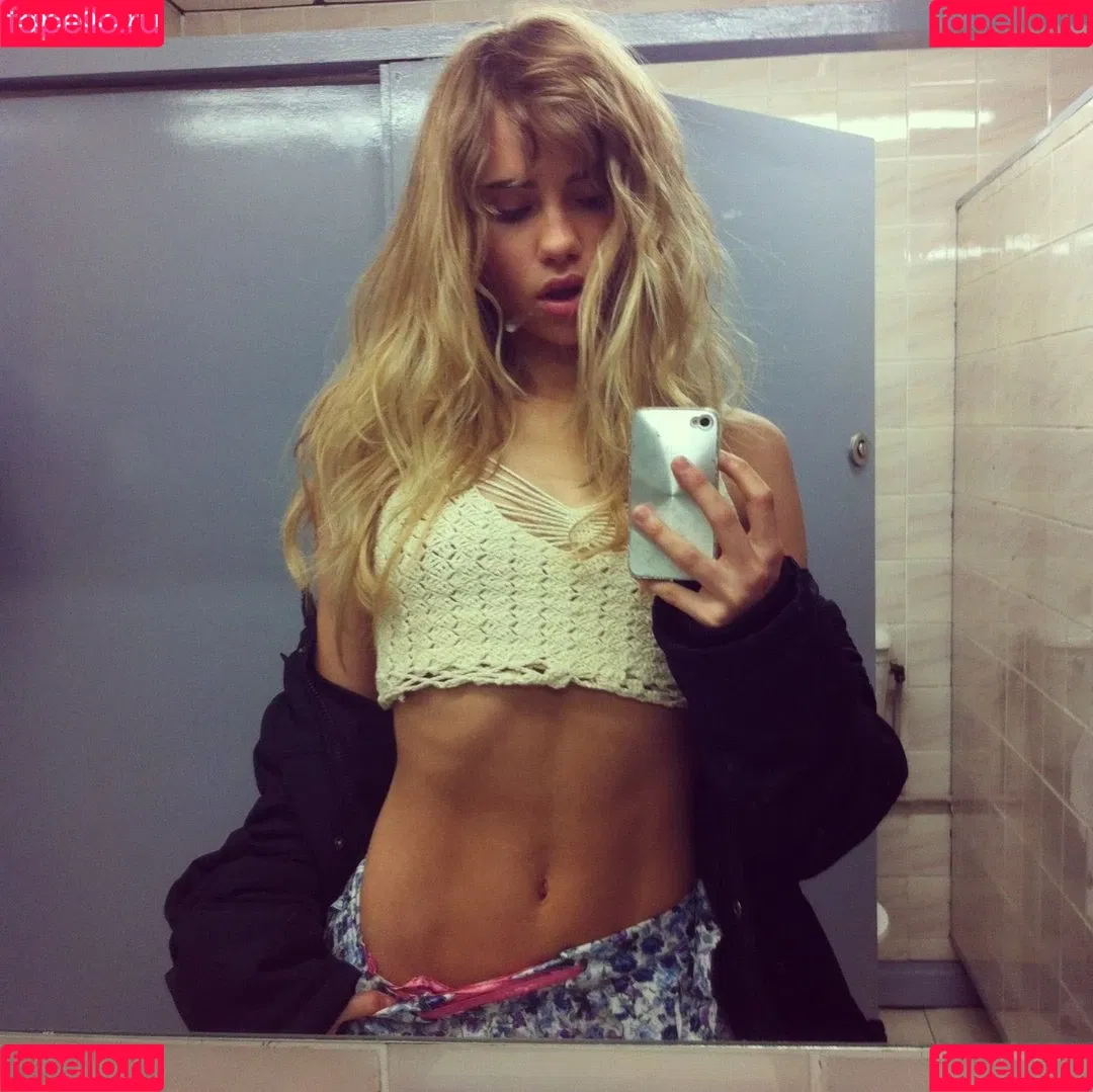 Suki Waterhouse Onlyfans Photo Gallery 
