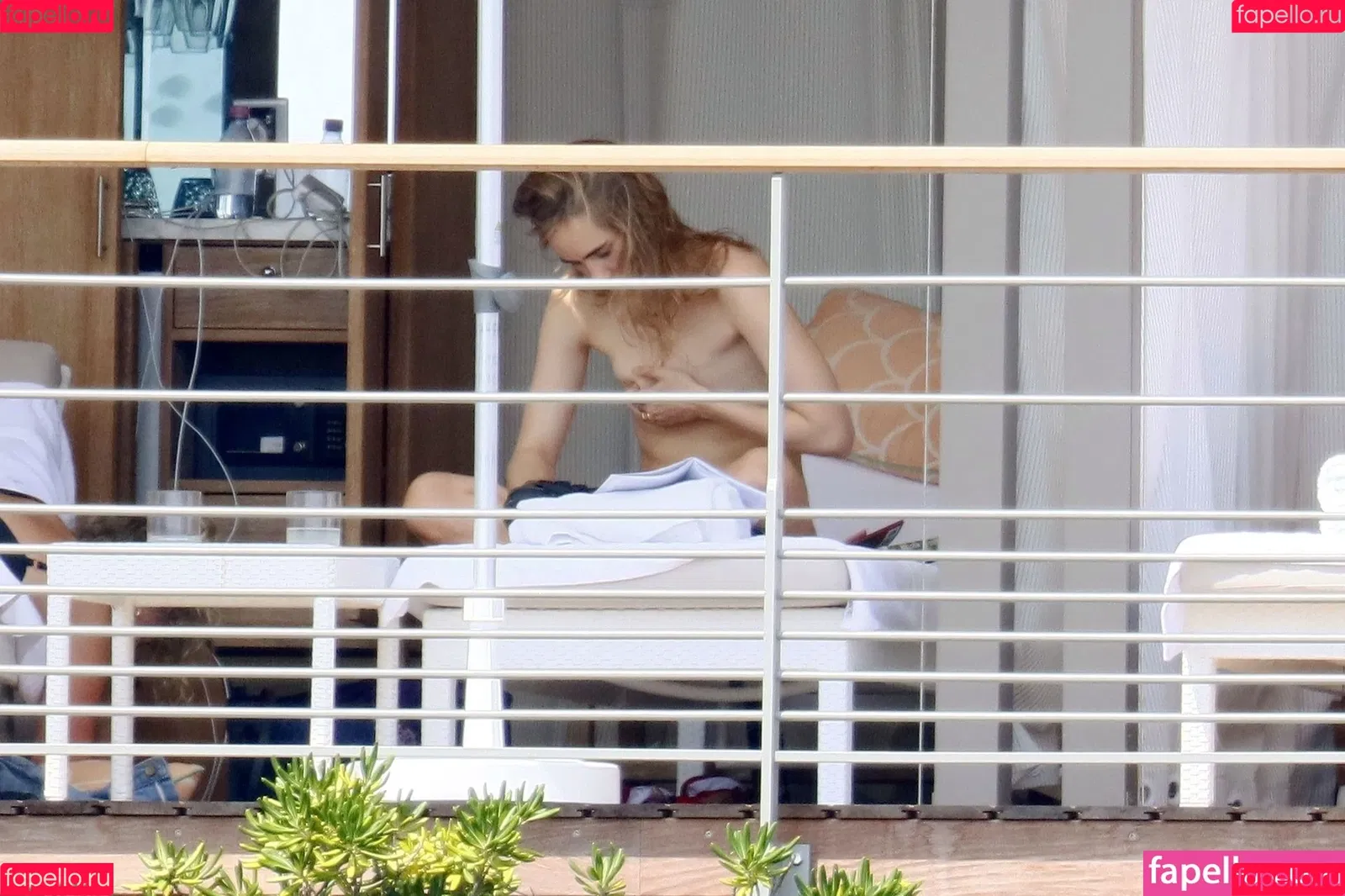 Suki Waterhouse Onlyfans Photo Gallery 