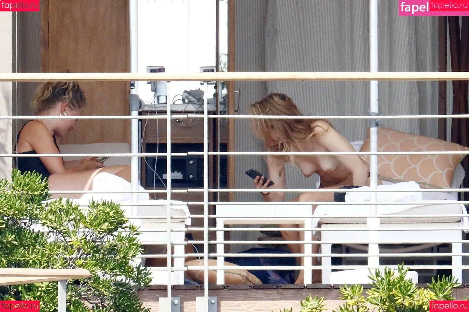 Suki Waterhouse Onlyfans Photo Gallery 