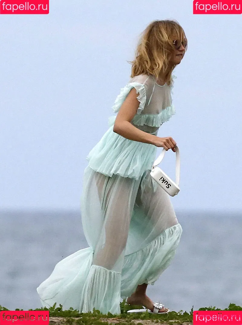 Suki Waterhouse Onlyfans Photo Gallery 