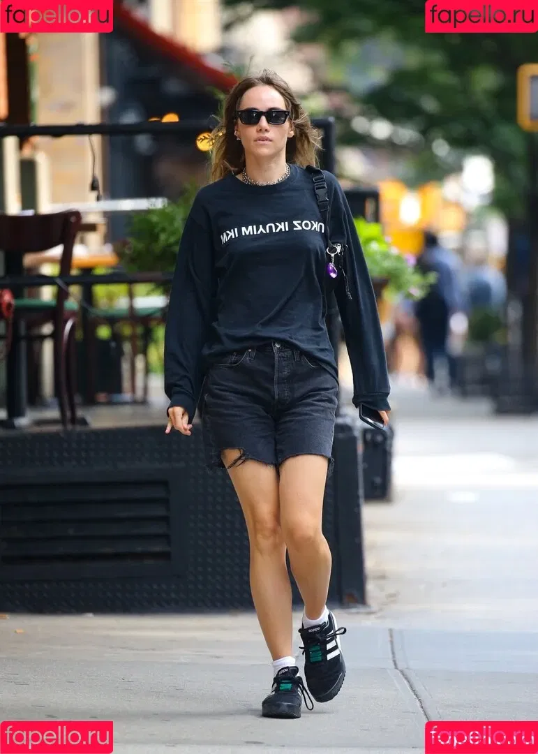 Suki Waterhouse Onlyfans Photo Gallery 