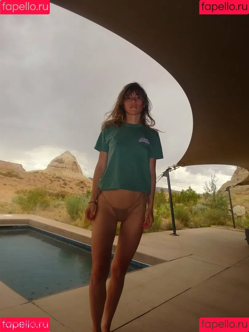 Suki Waterhouse Onlyfans Photo Gallery 