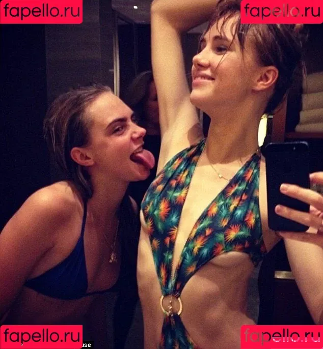 Suki Waterhouse Onlyfans Photo Gallery 