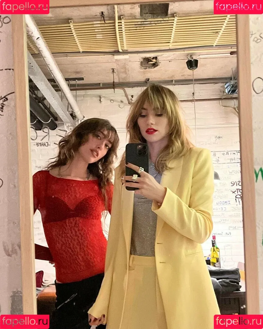 Suki Waterhouse Onlyfans Photo Gallery 
