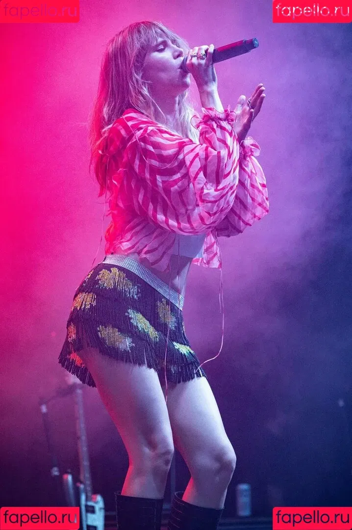 Suki Waterhouse Onlyfans Photo Gallery 