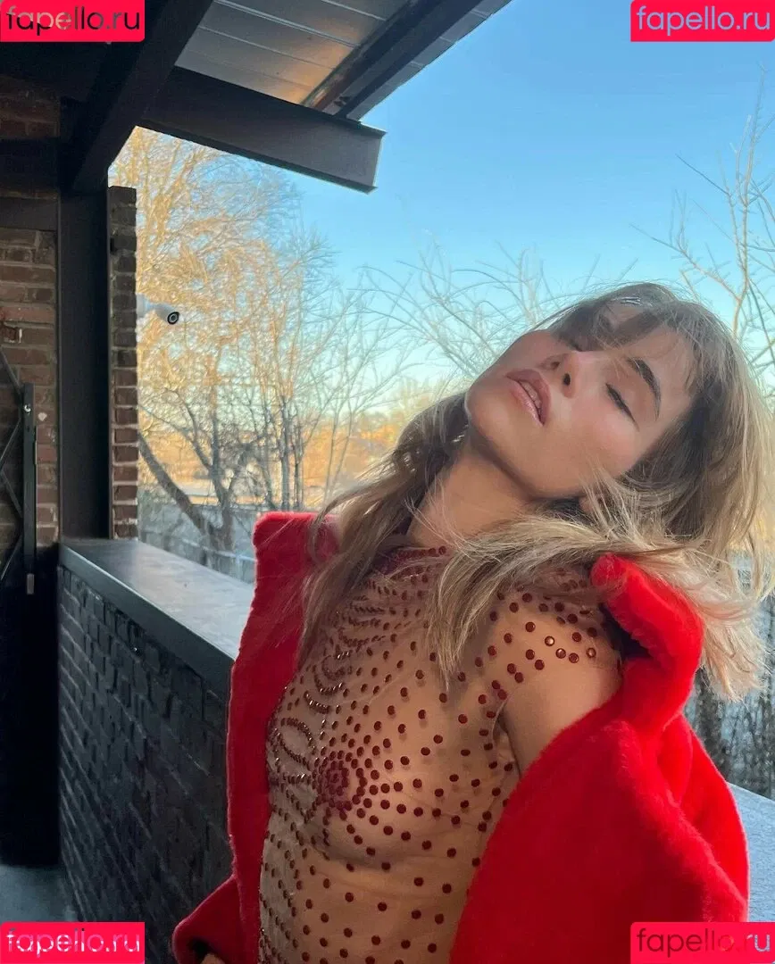 Suki Waterhouse Onlyfans Photo Gallery 