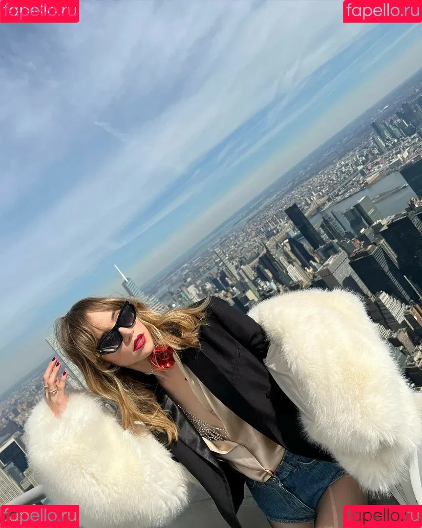 Suki Waterhouse Onlyfans Photo Gallery 