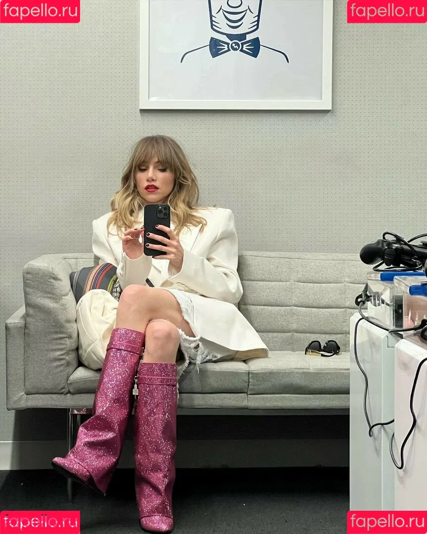 Suki Waterhouse Onlyfans Photo Gallery 