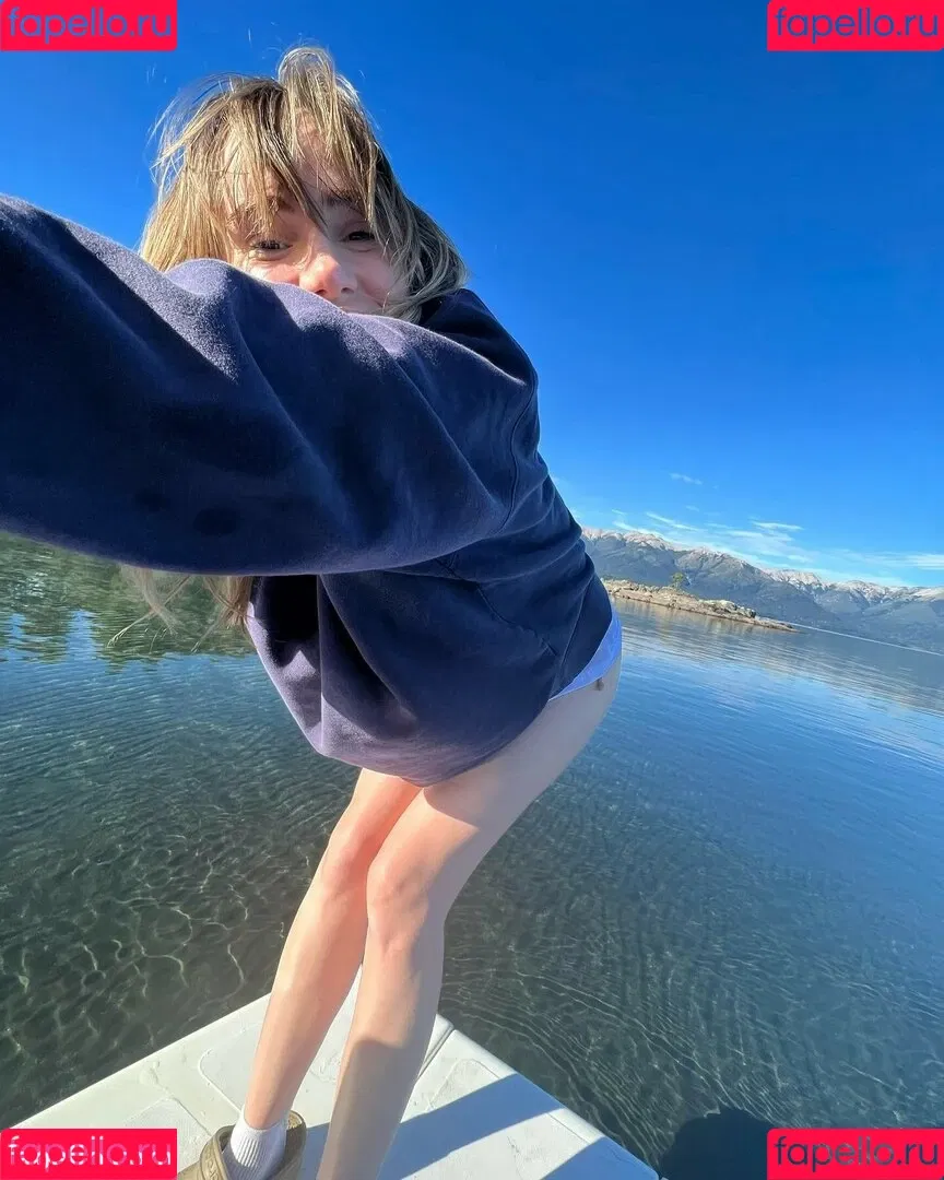 Suki Waterhouse Onlyfans Photo Gallery 