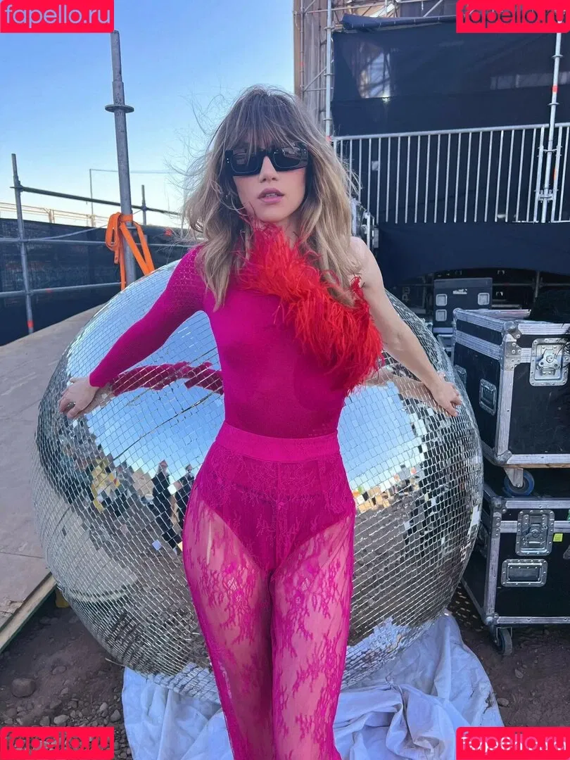 Suki Waterhouse Onlyfans Photo Gallery 