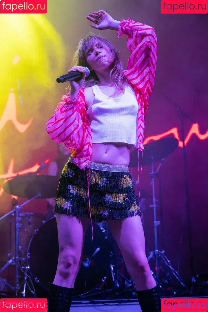 Suki Waterhouse Onlyfans Photo Gallery 