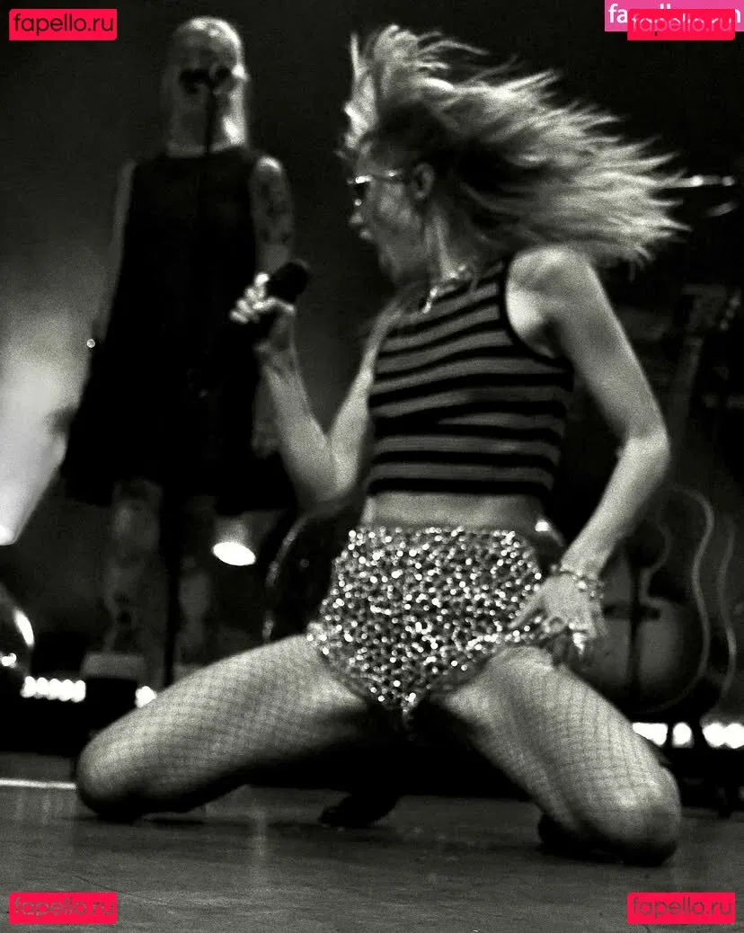 Suki Waterhouse Onlyfans Photo Gallery 