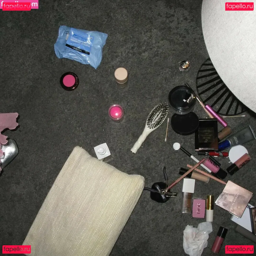 Suki Waterhouse Onlyfans Photo Gallery 