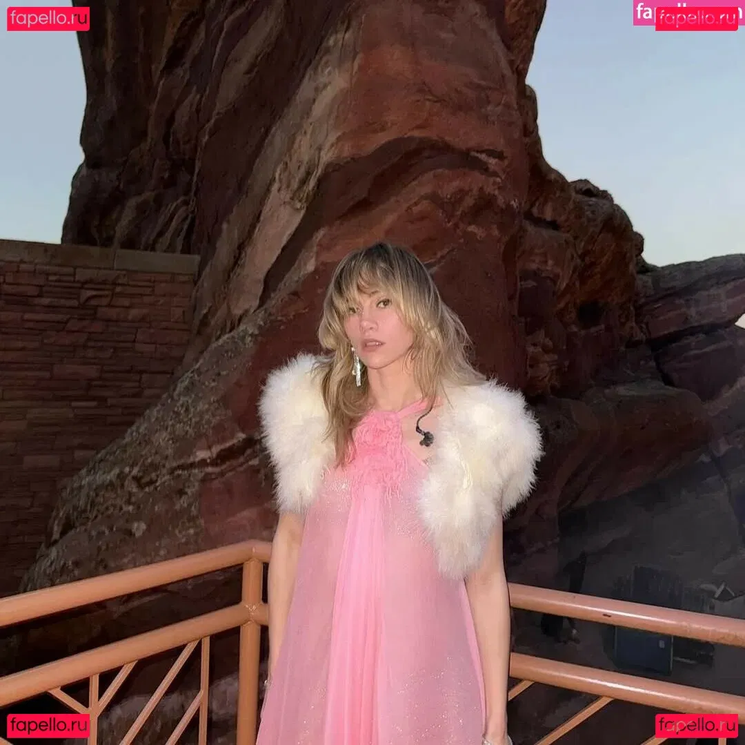 Suki Waterhouse Onlyfans Photo Gallery 