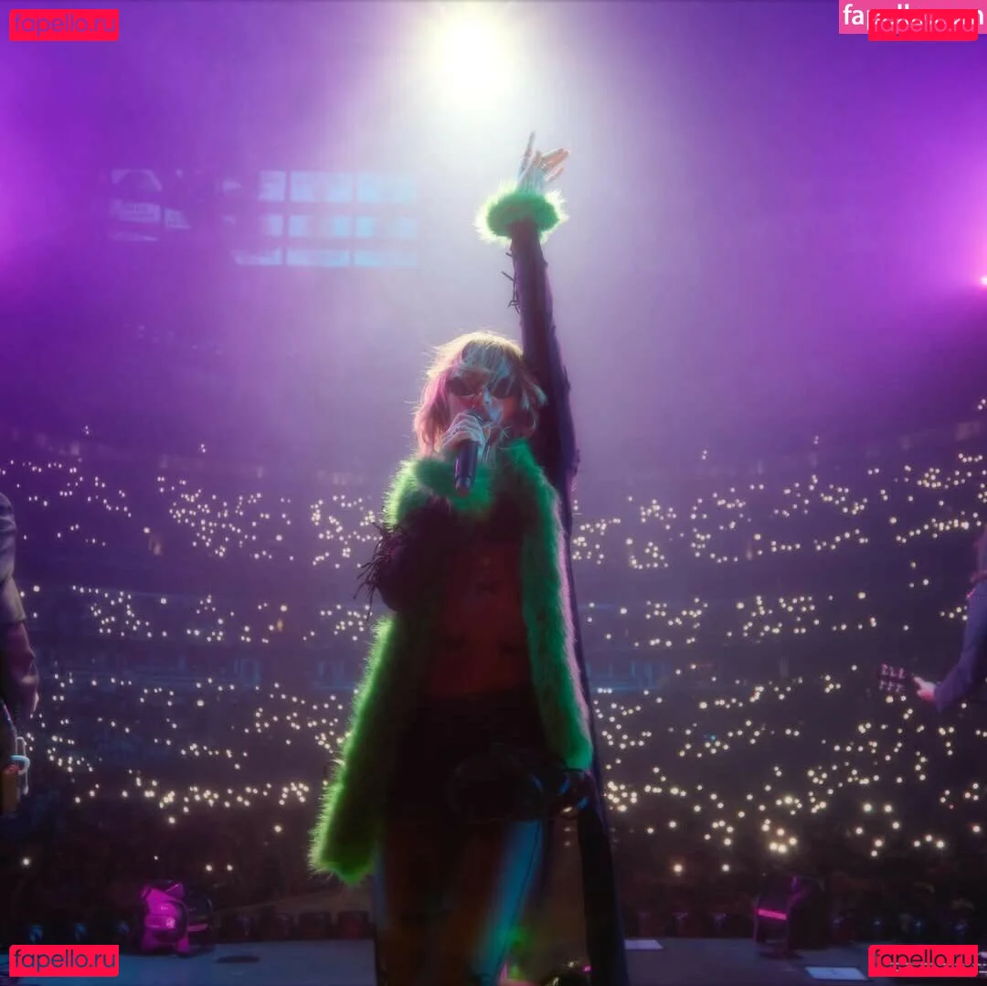 Suki Waterhouse Onlyfans Photo Gallery 