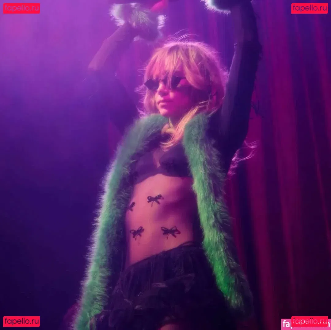 Suki Waterhouse Onlyfans Photo Gallery 