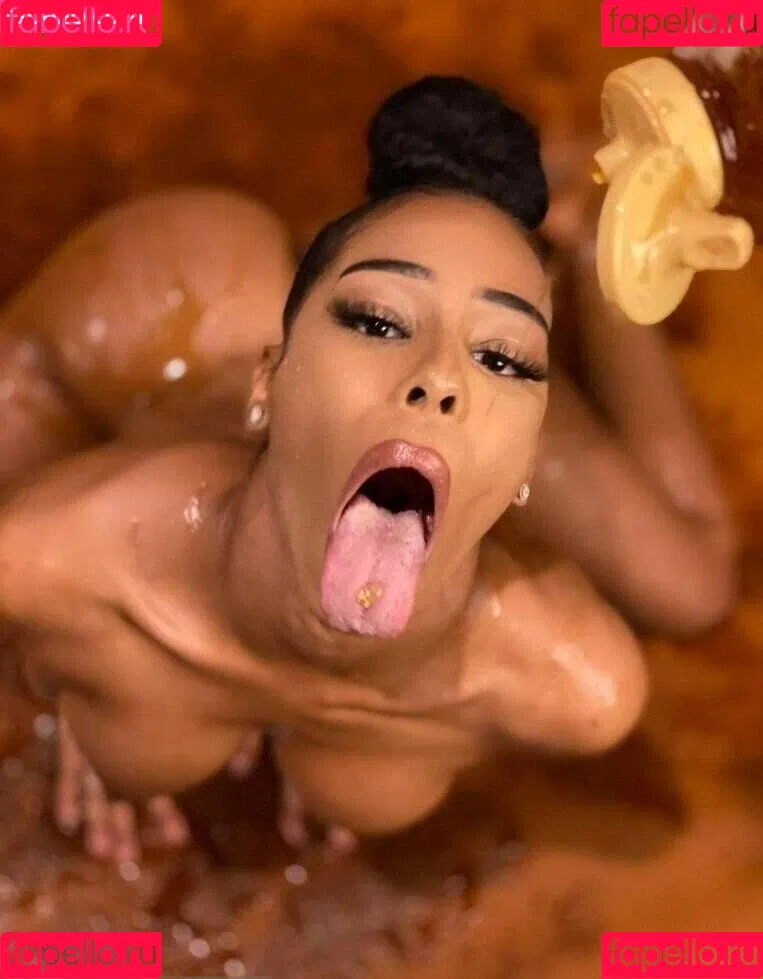 Larissa Castr0 Onlyfans Photo Gallery 