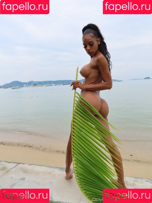 Larissa Castr0 Onlyfans Photo Gallery 