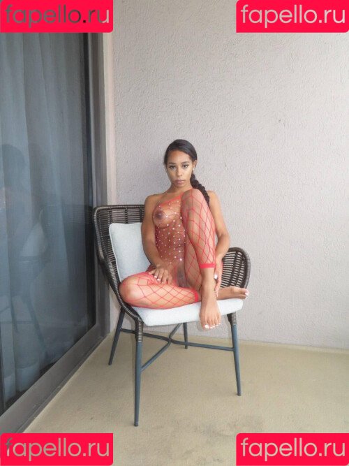 Larissa Castr0 Onlyfans Photo Gallery 