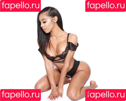 Larissa Castr0 Onlyfans Photo Gallery 