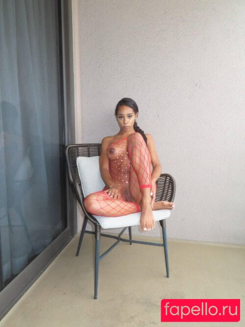 Larissa Castr0 Nude Onlyfans Photo 17