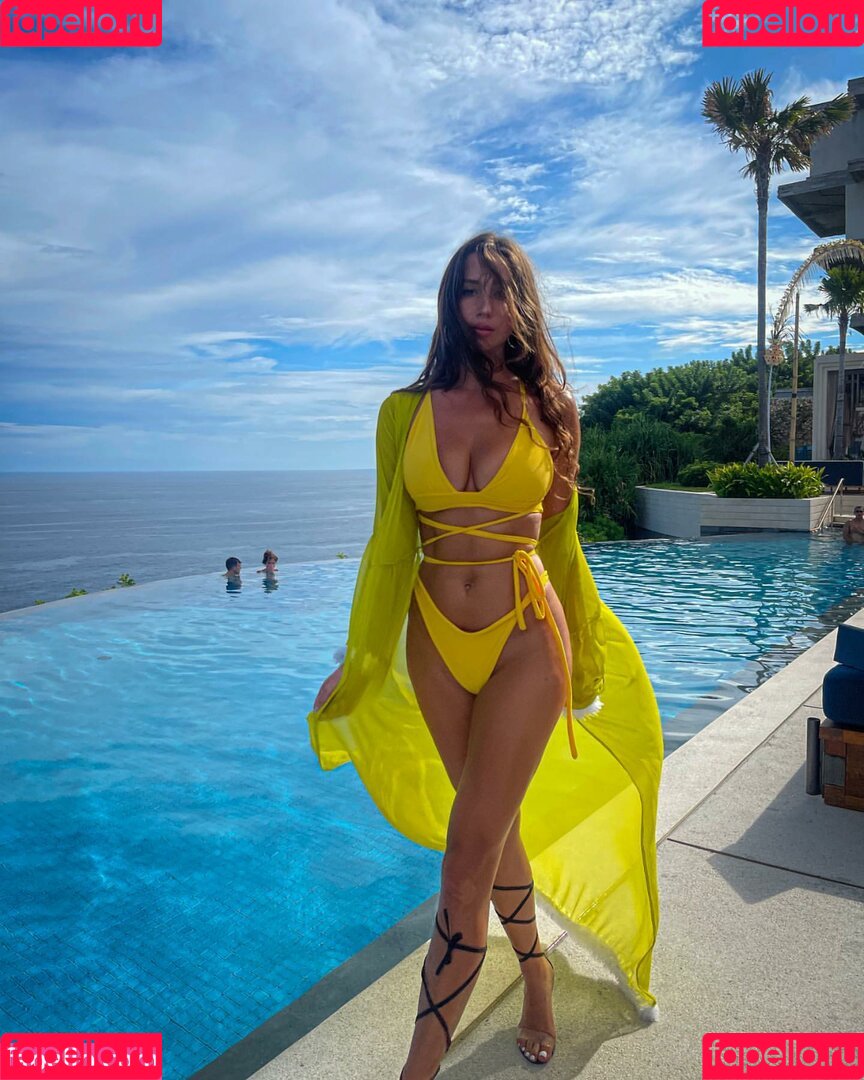 Iulia Girbu Onlyfans Photo Gallery 