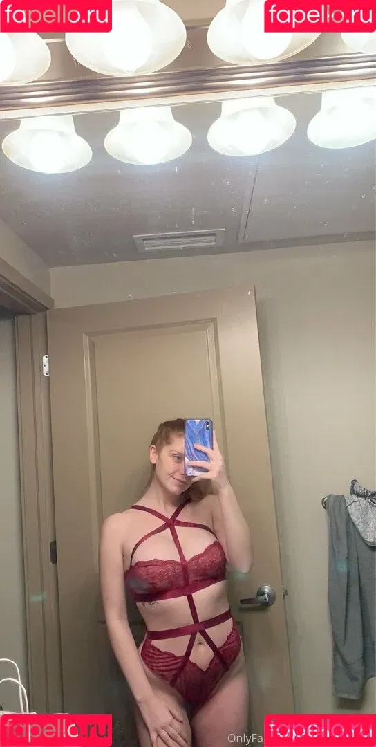 sexyredinbed Onlyfans Photo Gallery 