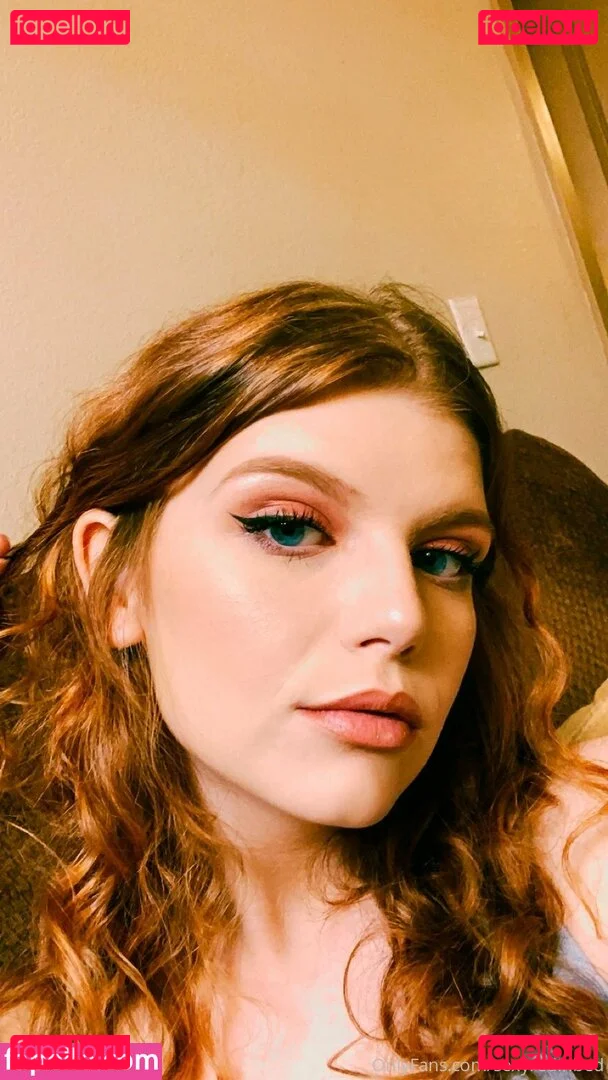 sexyredinbed Onlyfans Photo Gallery 