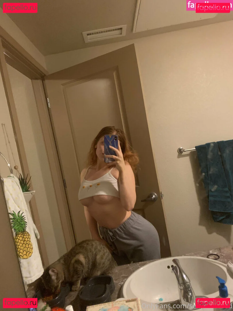 sexyredinbed Onlyfans Photo Gallery 