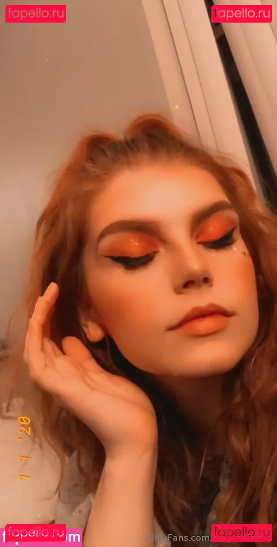 sexyredinbed Onlyfans Photo Gallery 